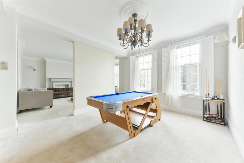 Malvern Court, Onslow Square, South Kensington SW7 – další