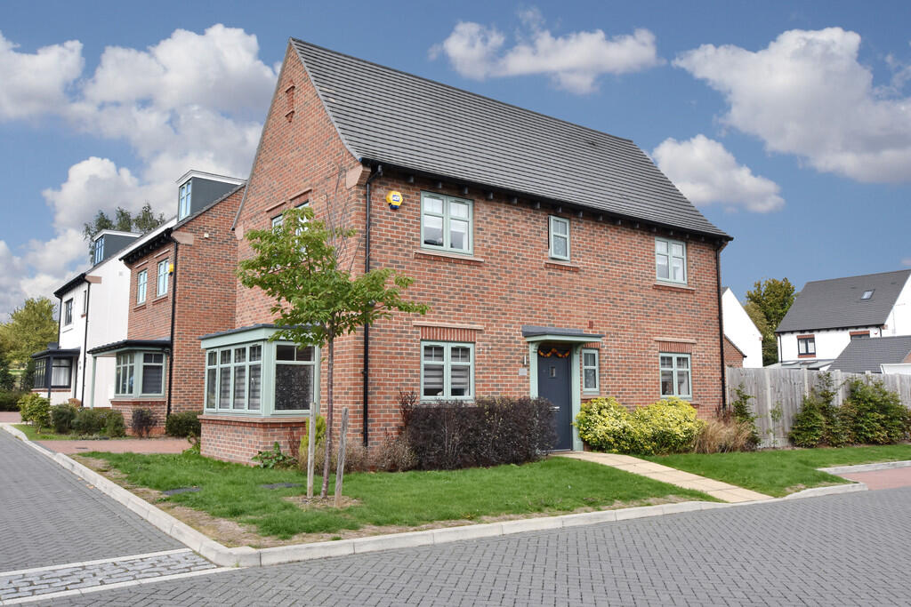 3-bed detached on Fullers Avenue, Watford, £650,000
