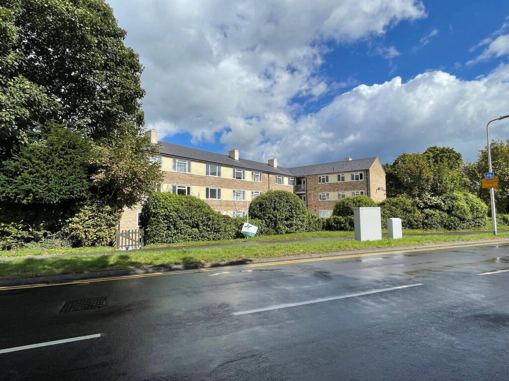 Main image of property: Old Bath Road, Newbury, RG14 1QP