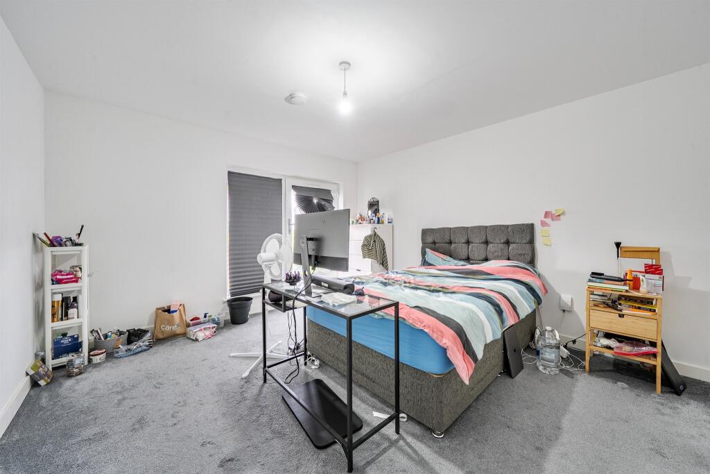 Apartment in Sandwell, West Midlands - View 5