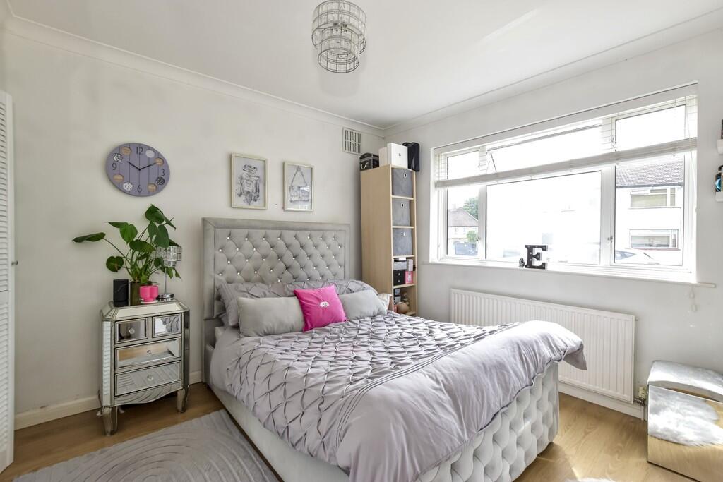 Apartment in Watford - View 5