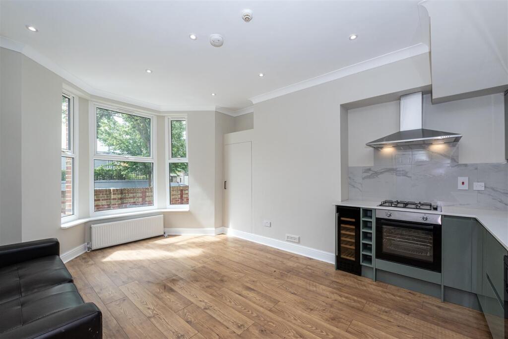 Apartment in London - More