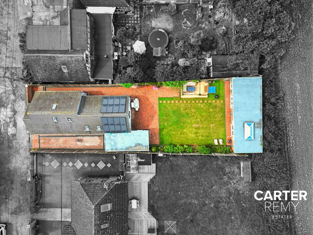 Clifton Road, Bowers Gifford, Basildon, SS13 2LE photo 2