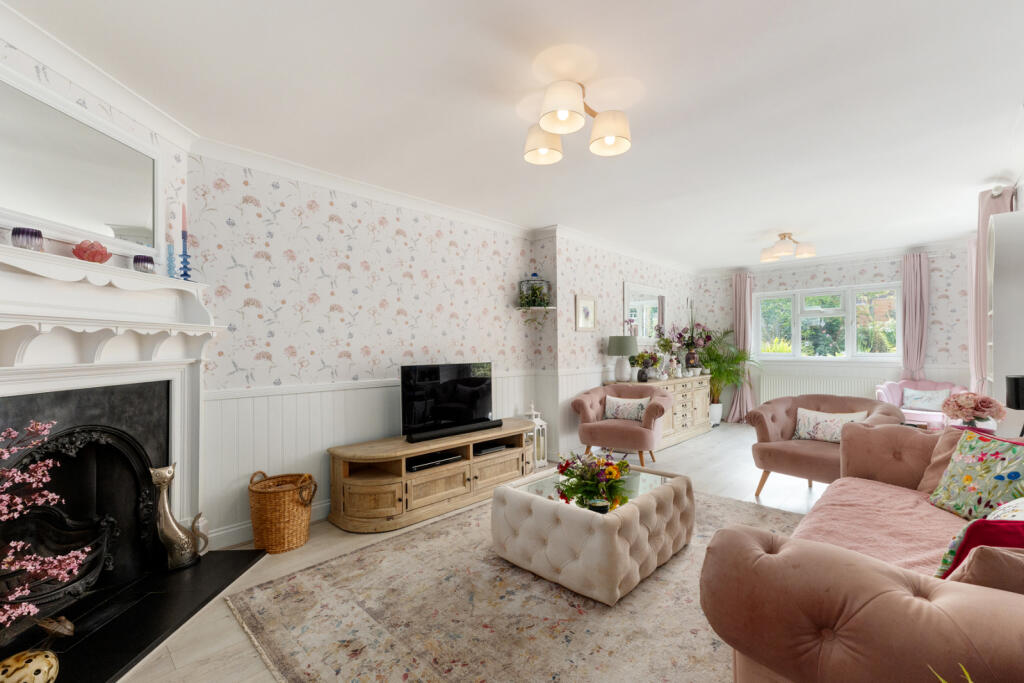 Forebury Avenue, Sawbridgeworth, Hertfordshire, CM21 photo 4