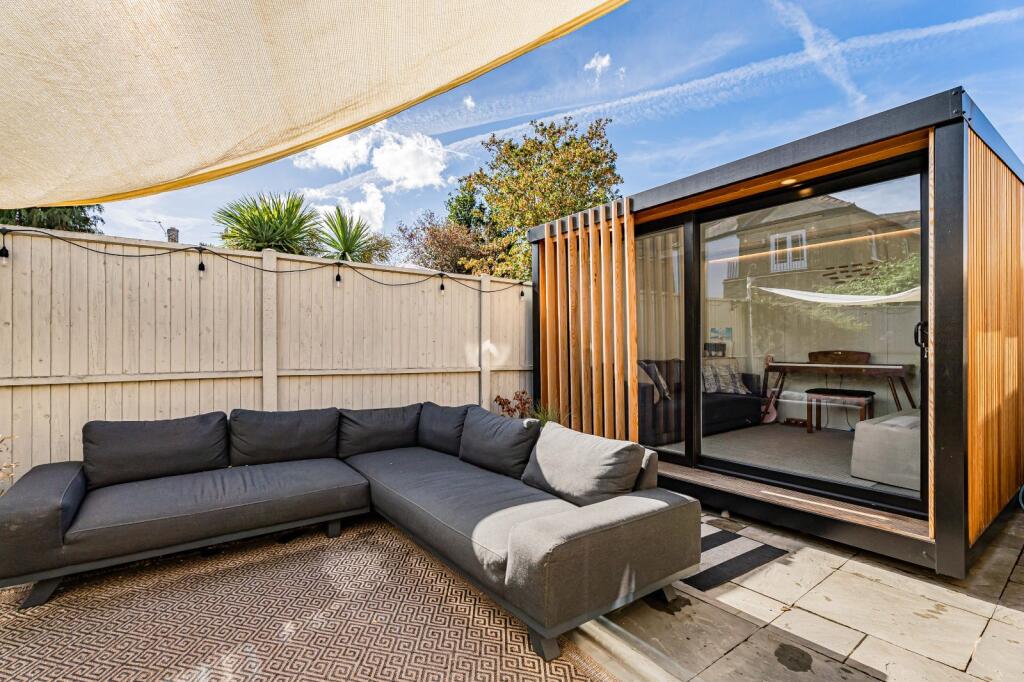 Apartment in Richmond, North Sheen - View 5