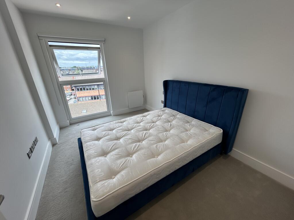 Apartment in Luton - View 4