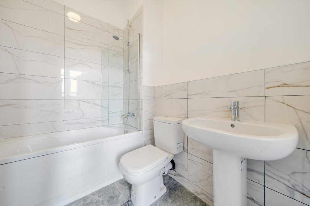 Apartment in Coventry - More