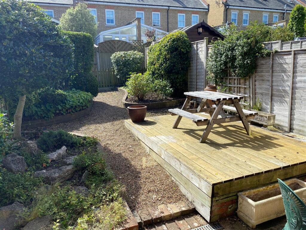 House in Dacorum, Berkhamsted - More