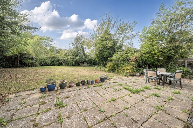 Vicars Close, Biddenham, MK40 photo 4