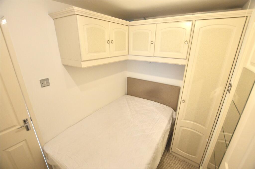 Apartment in Sheffield, Halfway - View 5