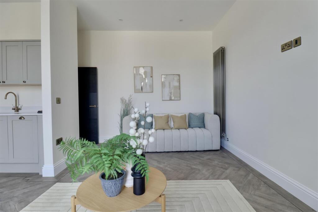 Apartment in Portsmouth, Southsea - View 4