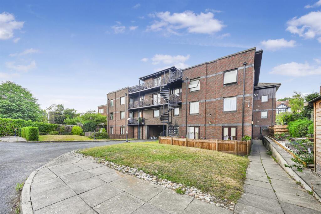 Main image of property: Chingford Avenue, Chingford, E4