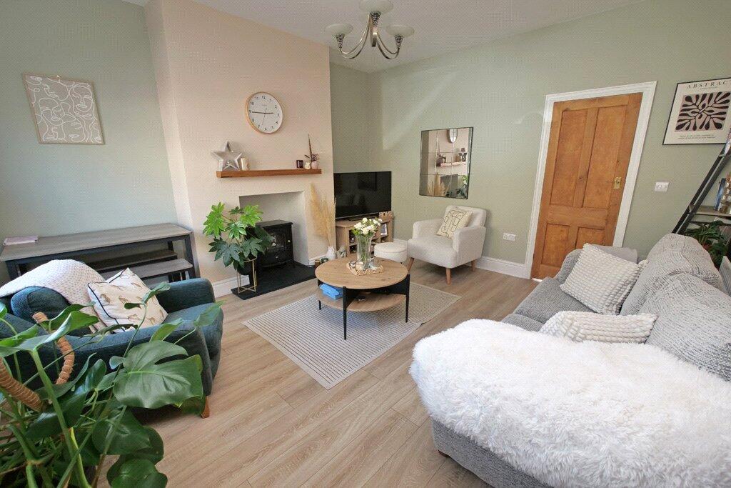 25 Lincoln Road, Earby, BB18 6QE photo 4