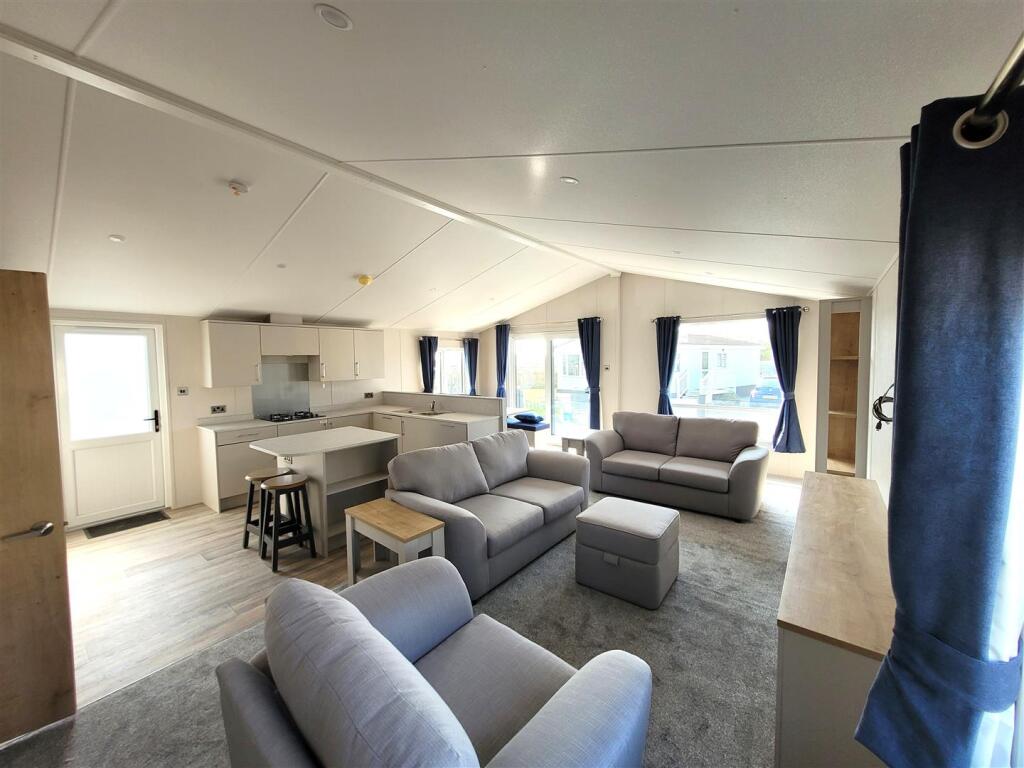 2-bed caravan on Greenfield Park, Freckleton, Preston, PR4 1UD, £159,950