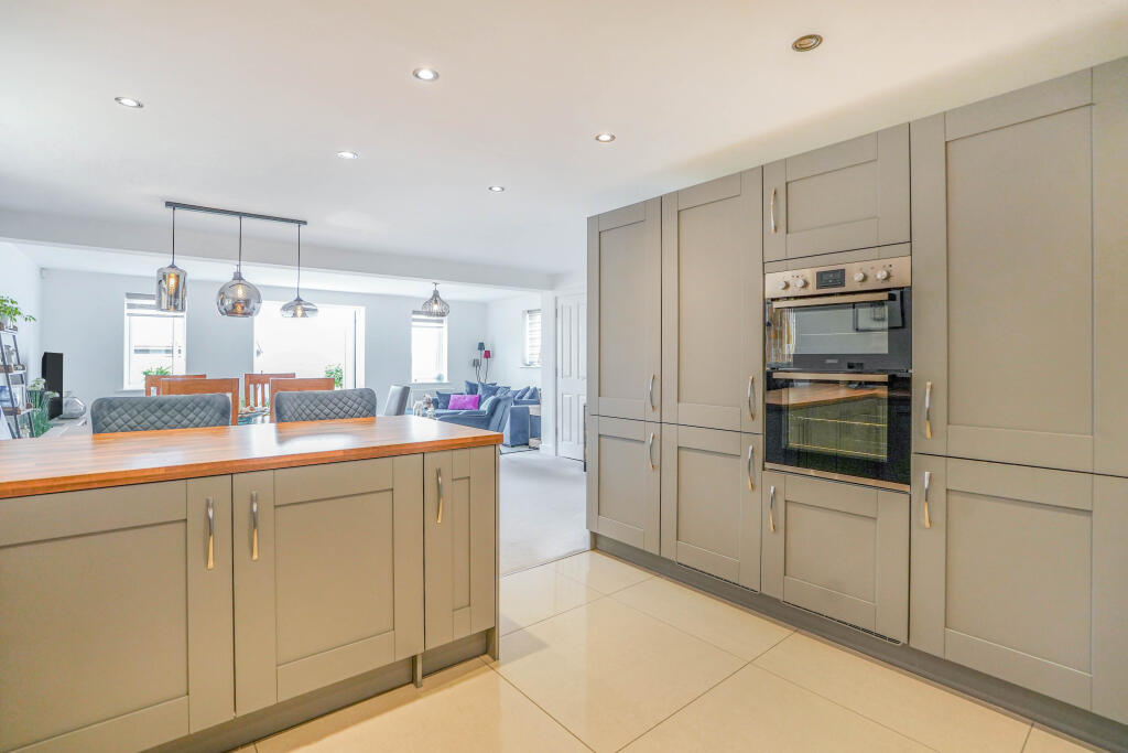 House in Huddersfield - View 5