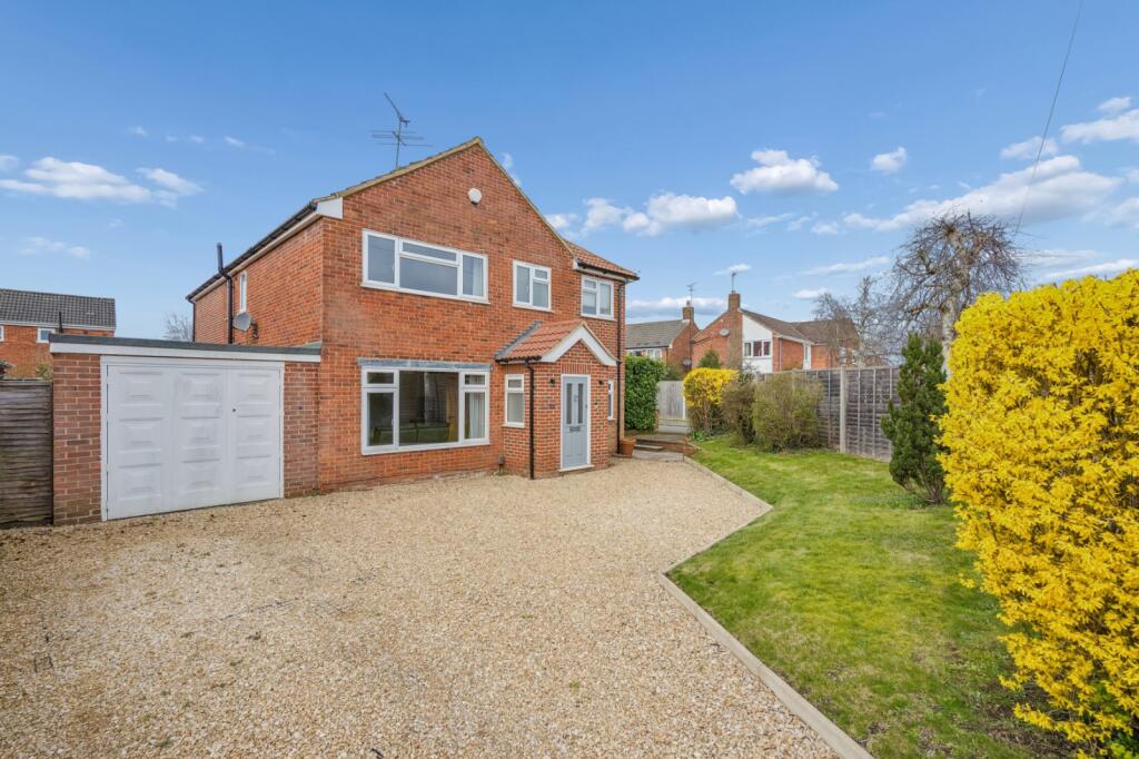 Main image of property: Greenfield End, Chalfont St. Peter, Gerrards Cross, Buckinghamshire, SL9