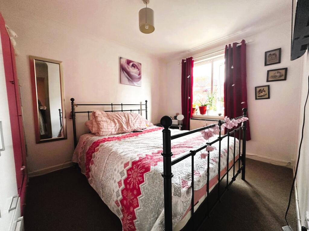 Apartment in Northampton, Grafton Street Industrial Estate, Semilong - View 4