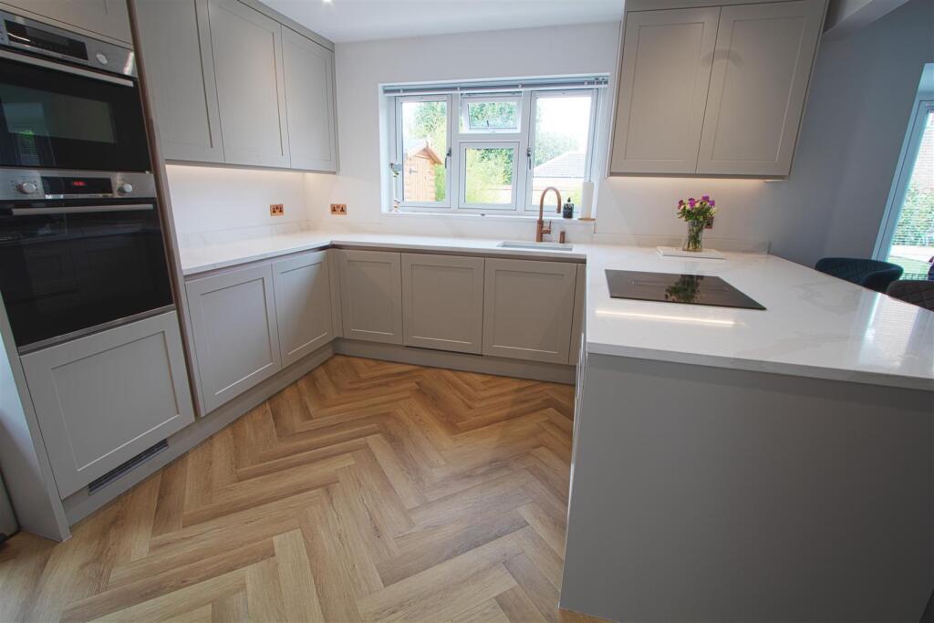 House in Basildon, Queens Park, Billericay - View 4