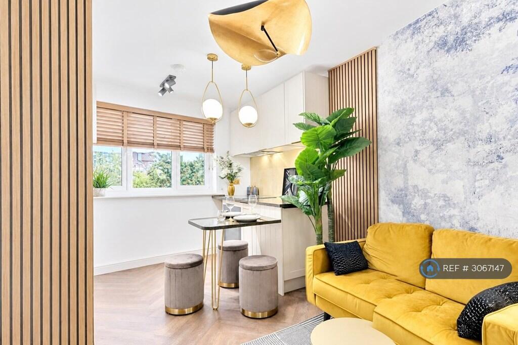 Apartment in London, Higham Hill, Walthamstow - View 5