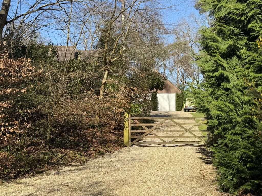 Saxon Place, Lymington, Hampshire, SO41 photo 4
