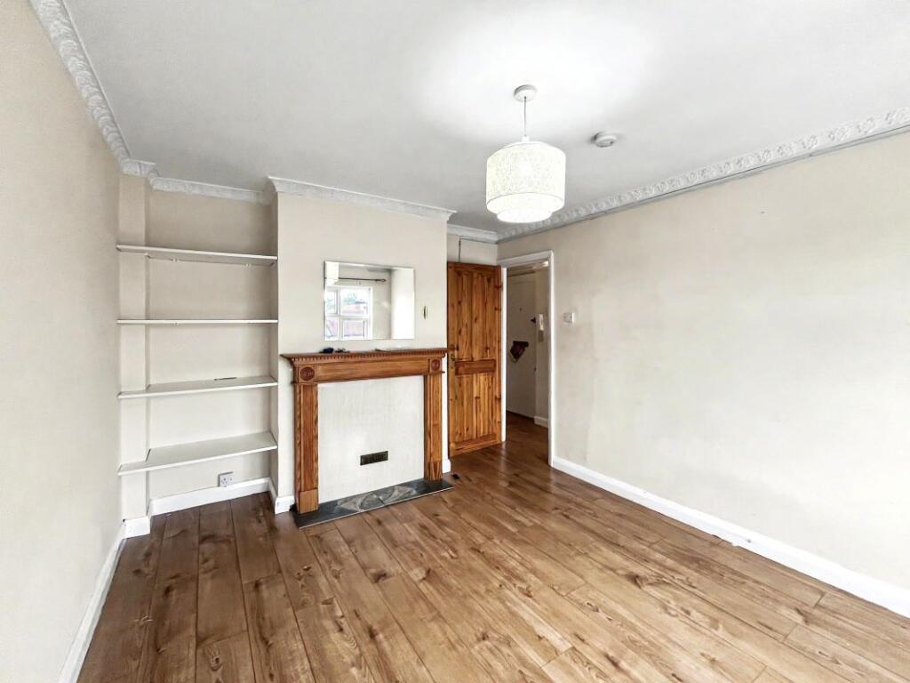 Apartment in London, Worcester Park - View 4
