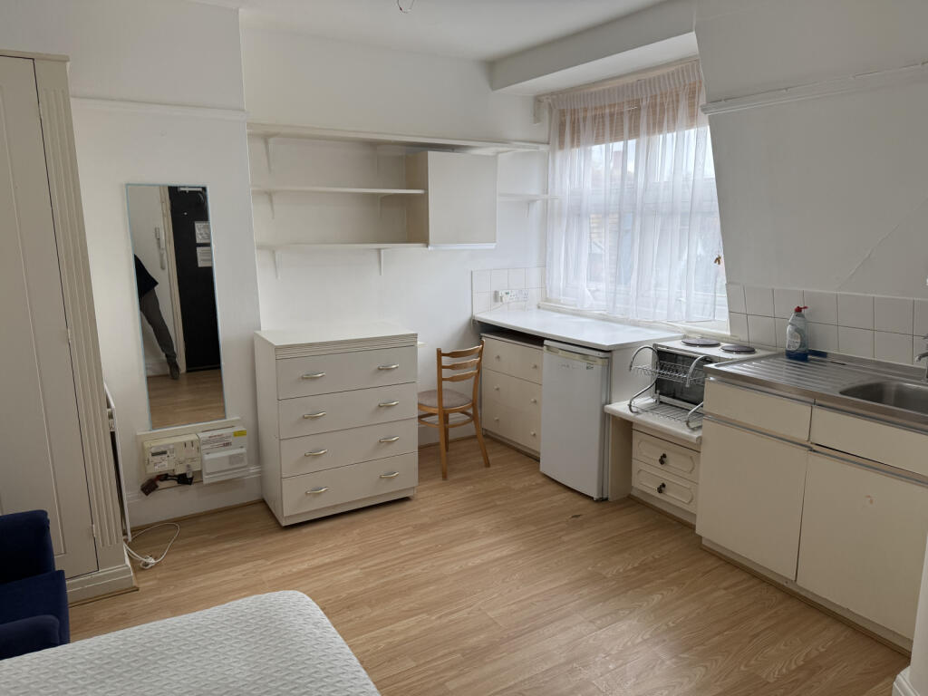 Main image of property: North End Road Golders Green London, NW11 7PT