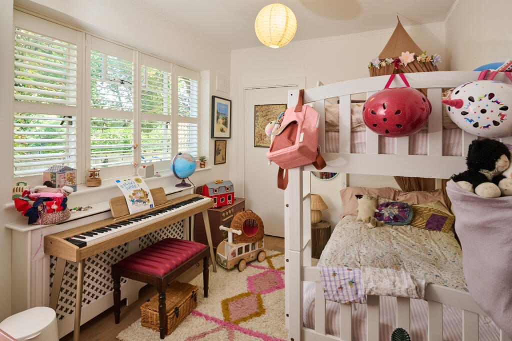 Apartment in Twickenham - More