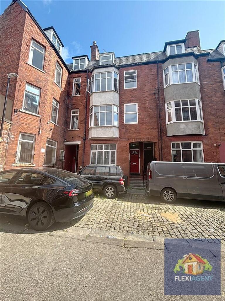 5-bed house on 4, Royal Terrace, Southport, PR8 1QW, £300,000