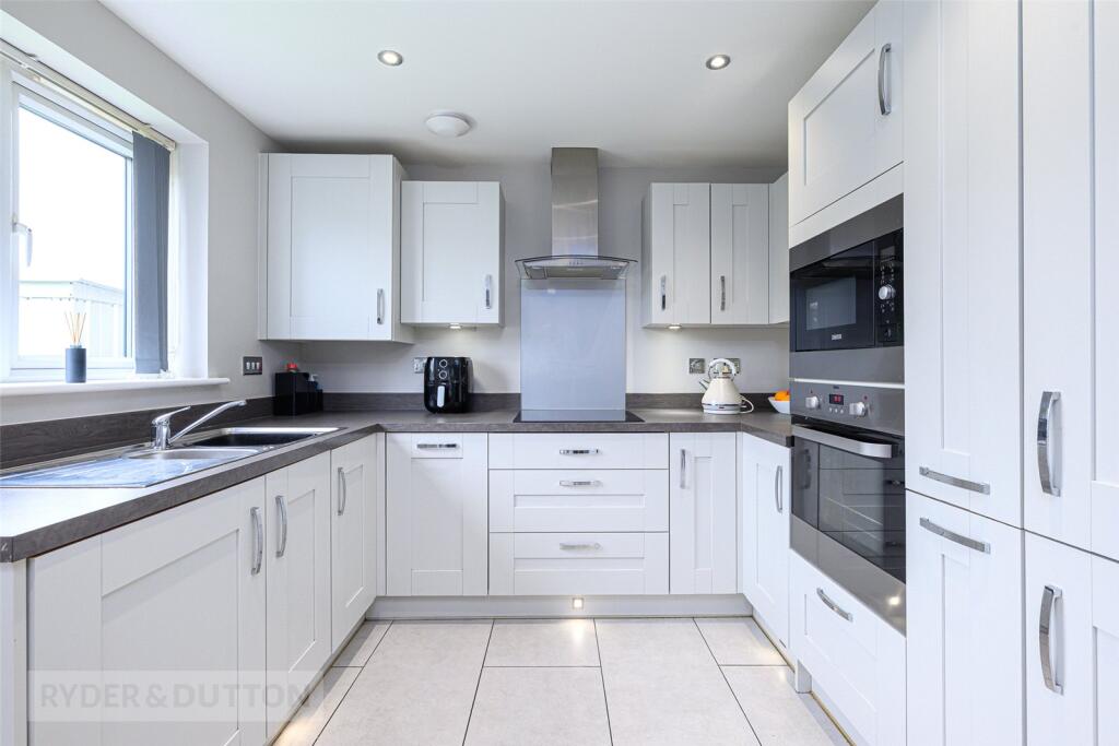 House in Calderdale, Calder View, Norland Town - View 2