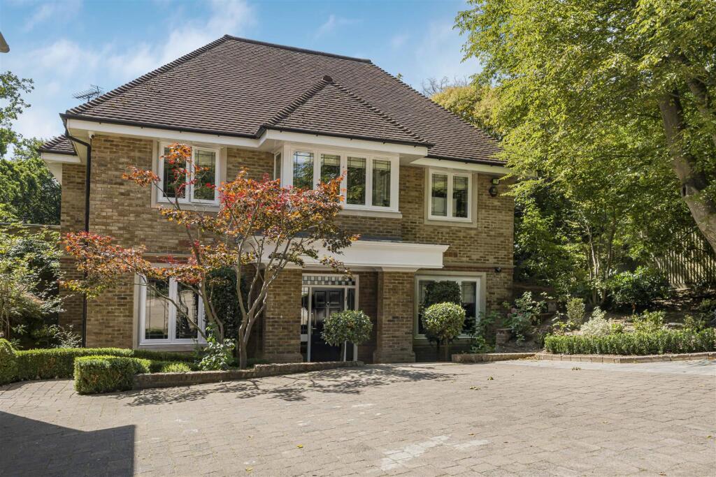 Main image of property: Burwood Place, Hadley Wood