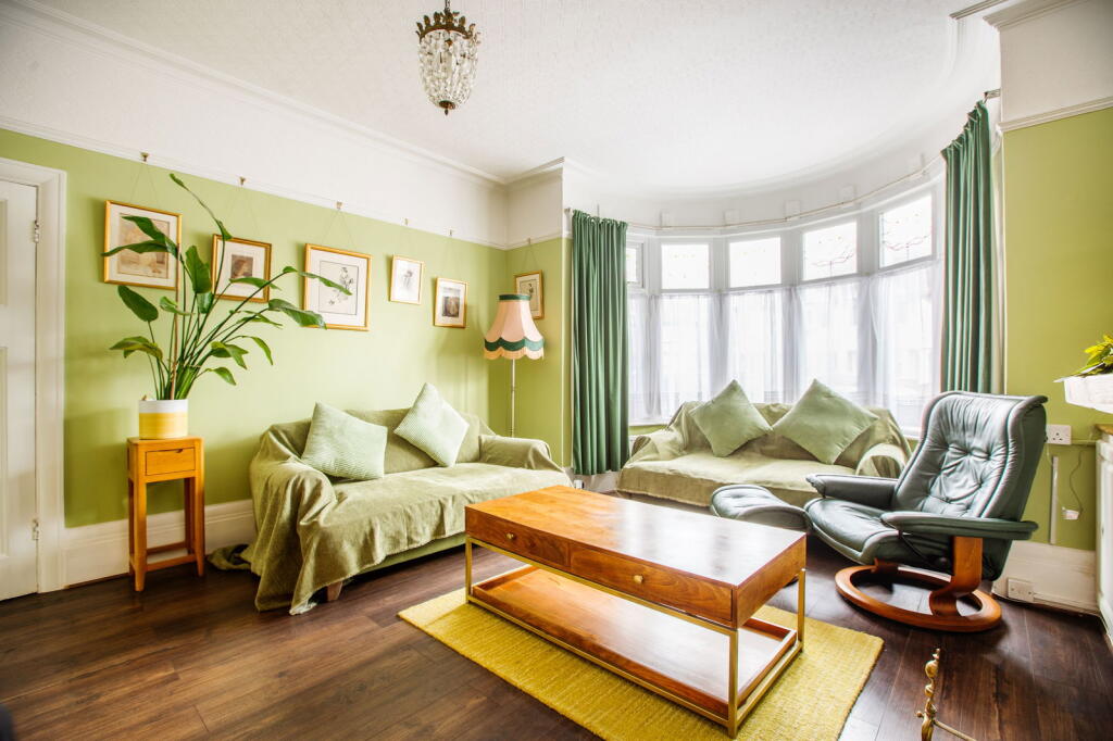 4-bed terraced on Hamstel Road, Southend On Sea, SS2, £425,000