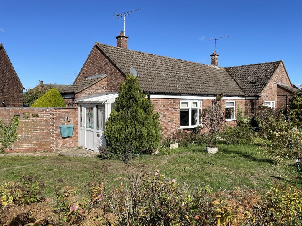 2-bed semi-detached on Gwyn Crescent, Fakenham, Norfolk, £200,000