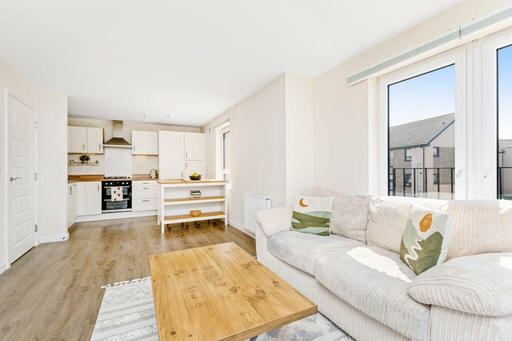 2 (flat 4) Bowbridge Crescent, Mortonhall, Edinburgh, EH17 8UX photo 3