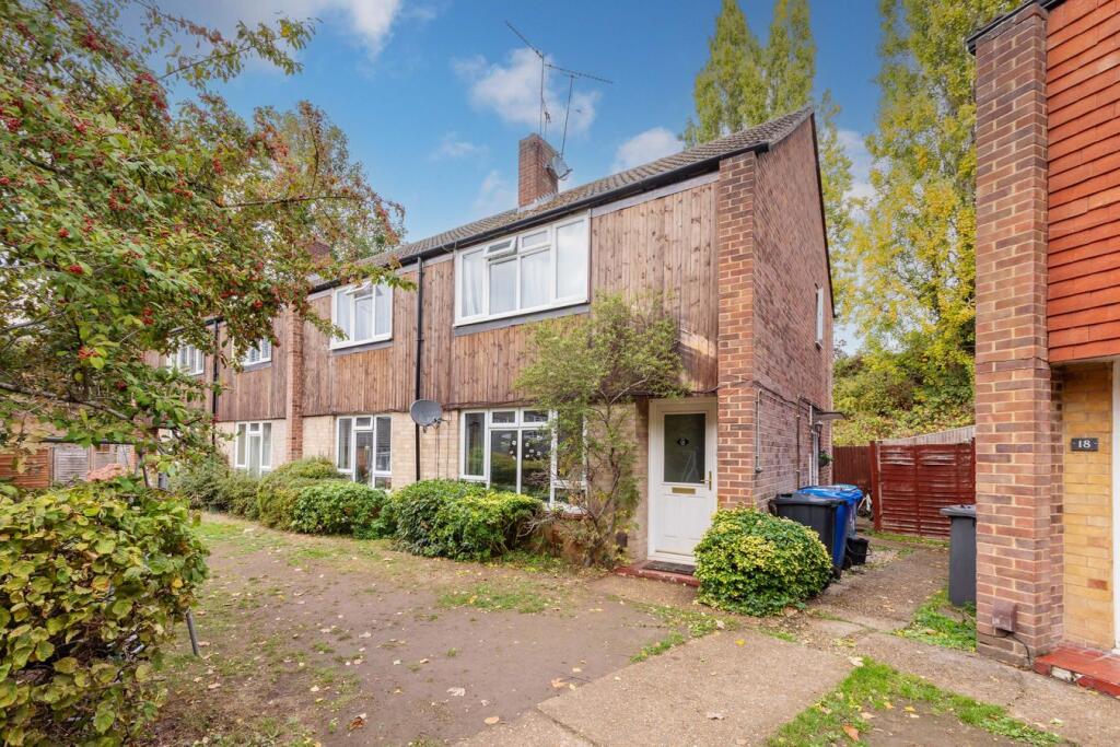 2-bed flat on Langton Close, Maidenhead, SL6, £315,000