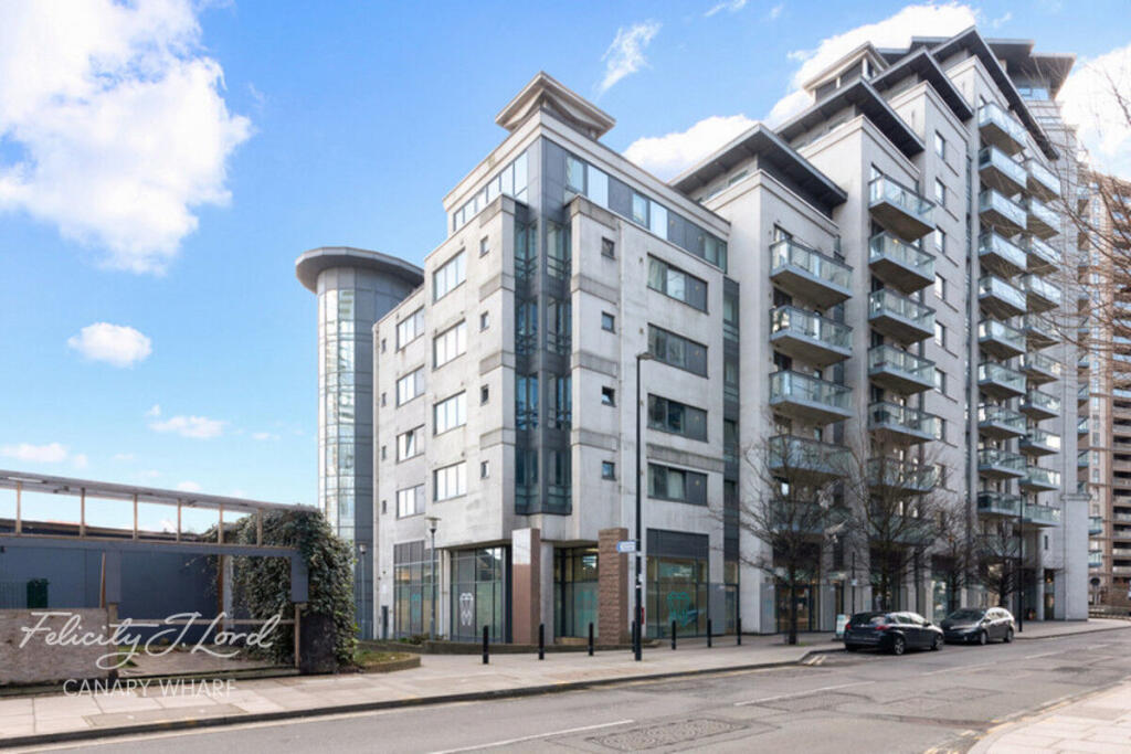 Apartment in London, St John's Estate, Isle of Dogs - View 3