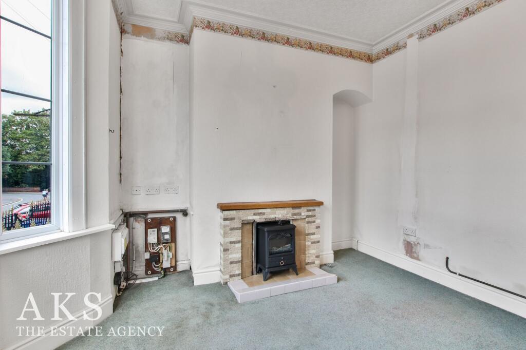 House in East Staffordshire, Tutbury - More