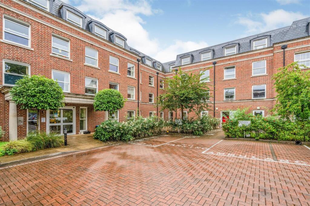 Main image of property: Peel Court, College Way, Welwyn Garden City, Hertfordshire, AL8 6DG