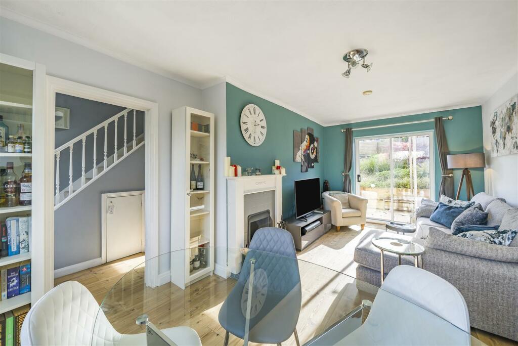 Verney Close, Berkhamsted photo 3