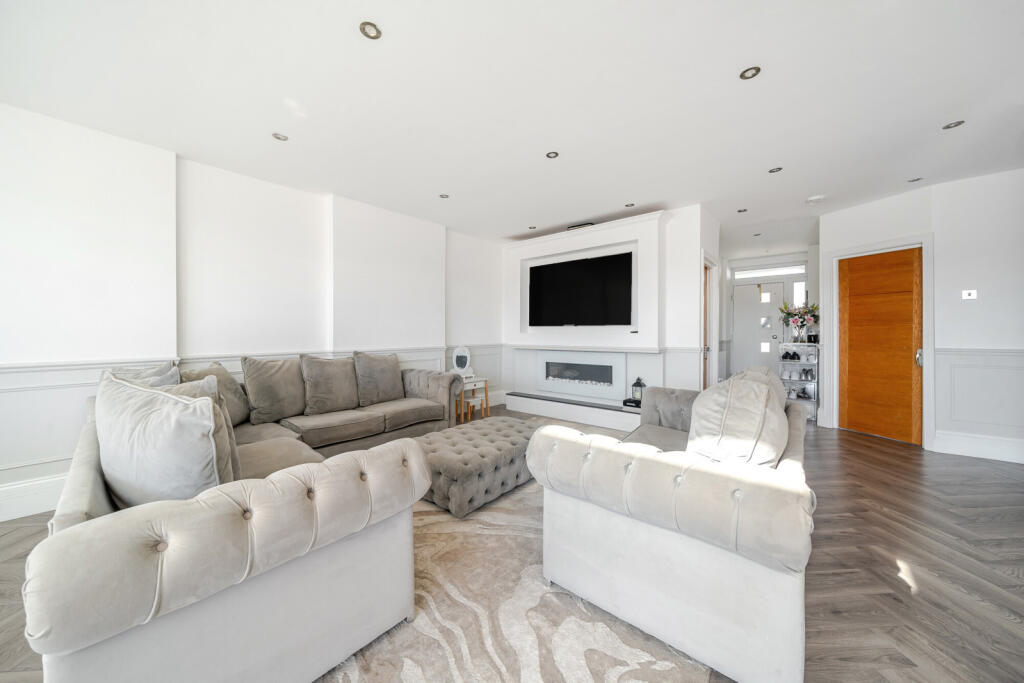 Herlwyn Avenue, Ruislip photo 2
