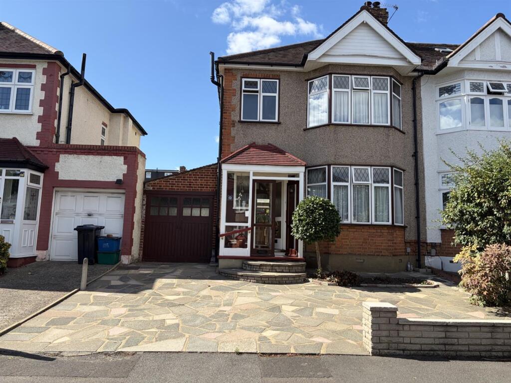 3-bed semi-detached on Cadogan Gardens, London, £799,995