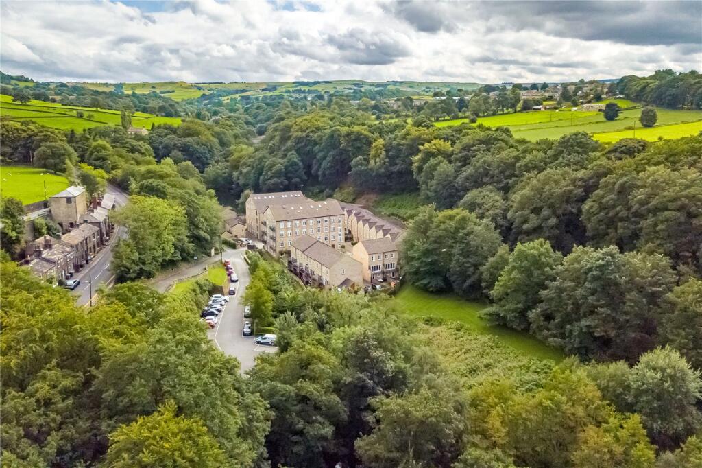 2-bed flat on Wildspur Mills, New Mill, Holmfirth, HD9, £185,000