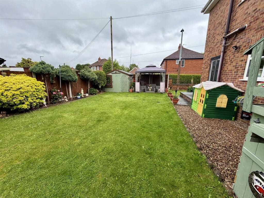 Lee Green, Mirfield photo 4