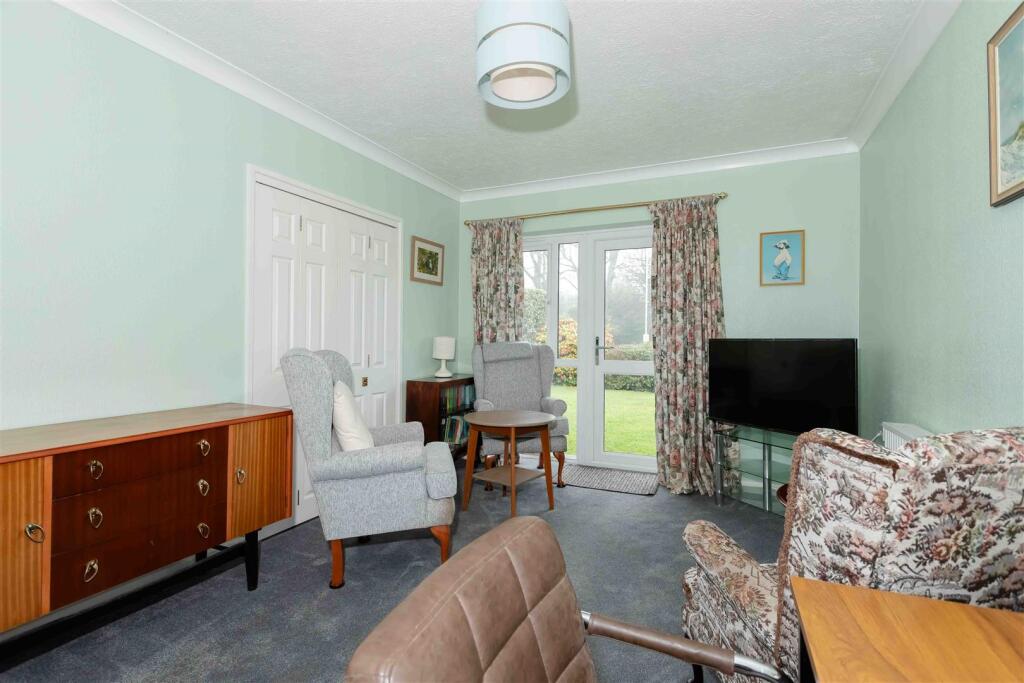 House in Worthing, West Sussex - More