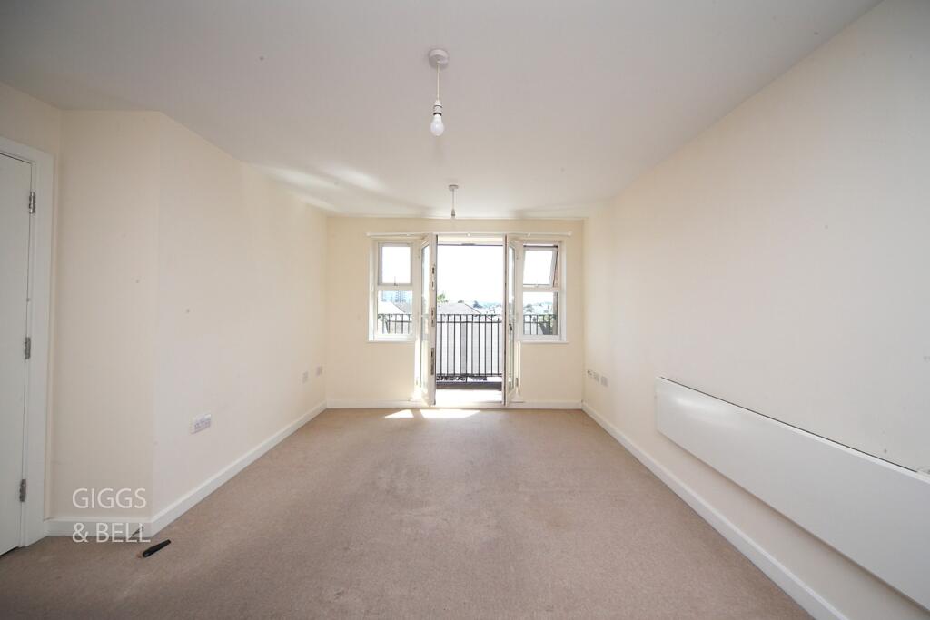 Apartment in Luton - View 5
