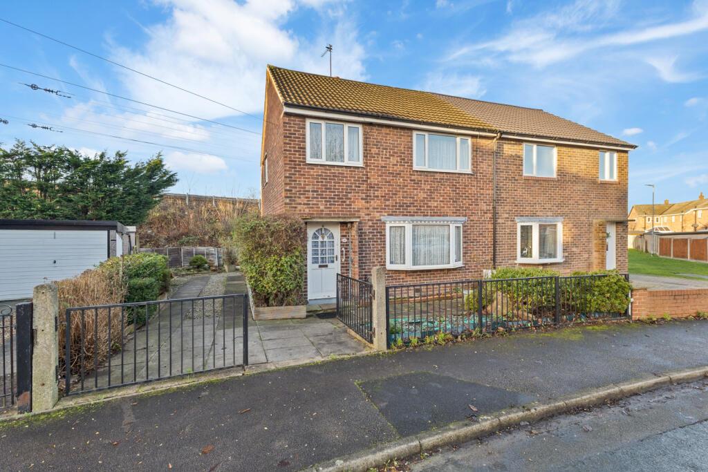 3-bed semi-detached on Manygates Crescent, Waekefield, WF1, £160,000