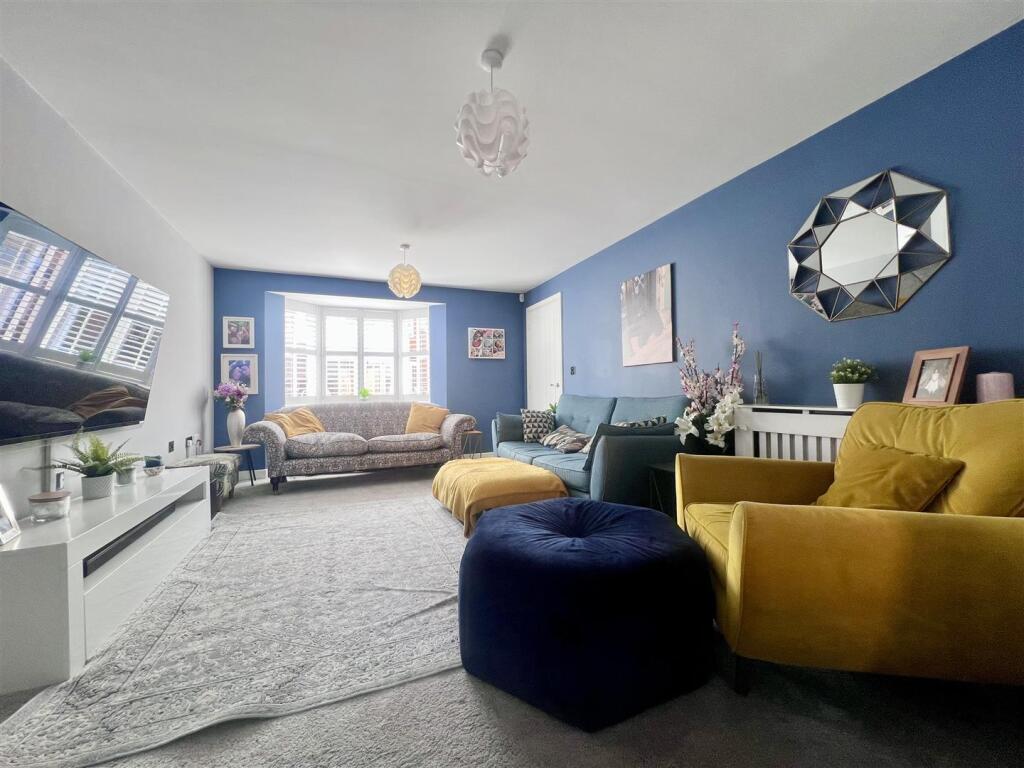 House in Milton Keynes, Kingsmead, Shenley Brook End - More
