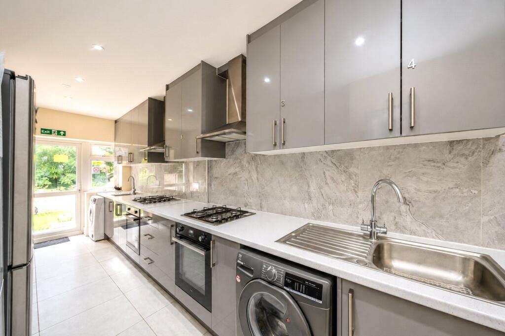 House in London - View 5