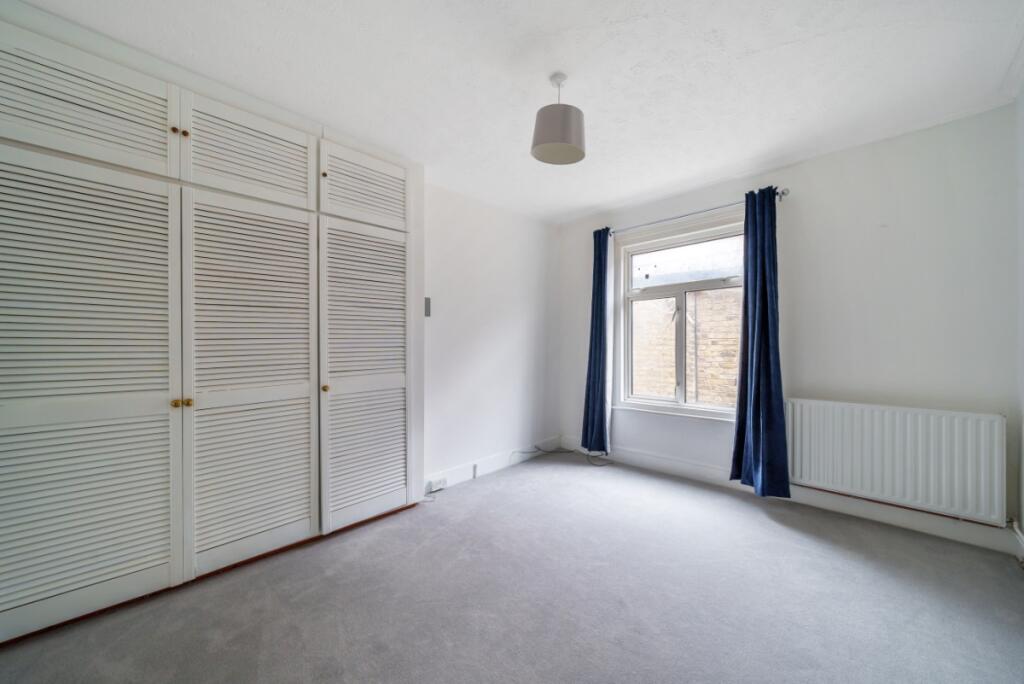 Apartment in London, Bowes Park, Palmers Green - View 3