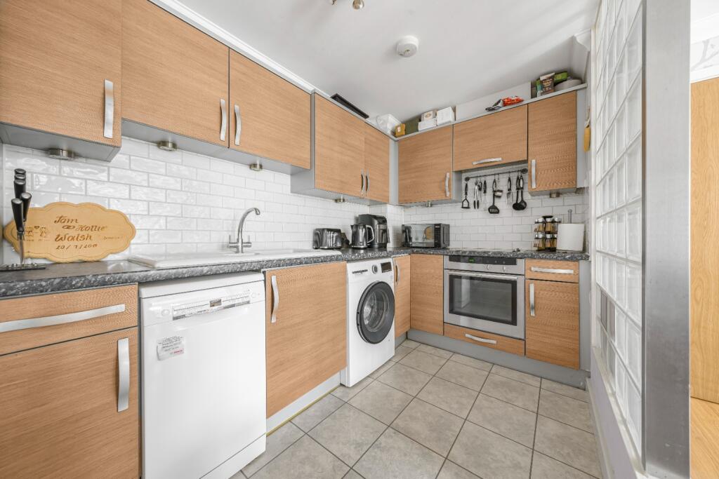 Apartment in Spelthorne, Surrey - View 5