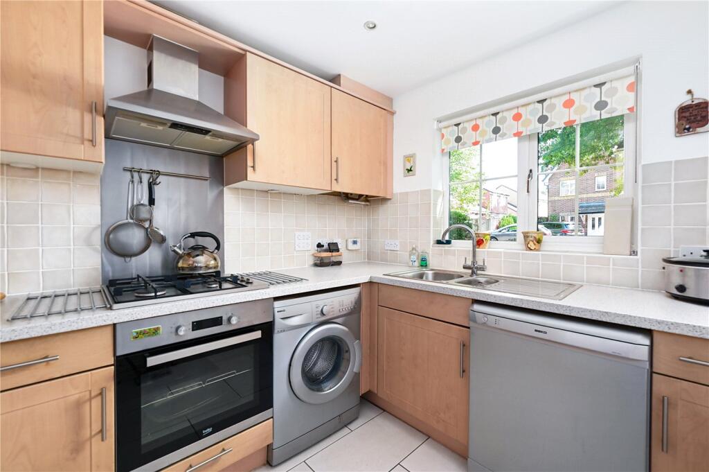 House in Rushmoor, Cove West Heath, The Crescent - View 4